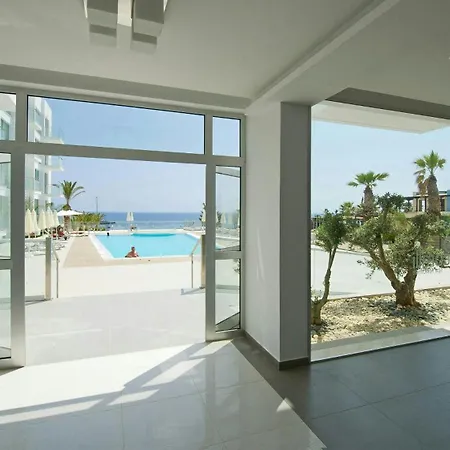 Too Coool 1 Bedroom Coralli